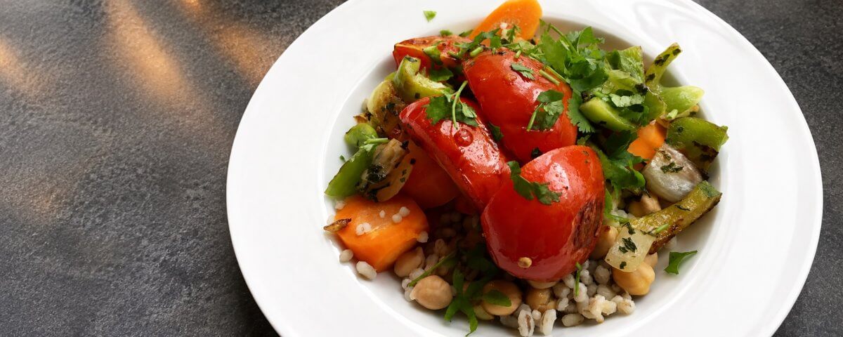 Bygg og tomatsalat